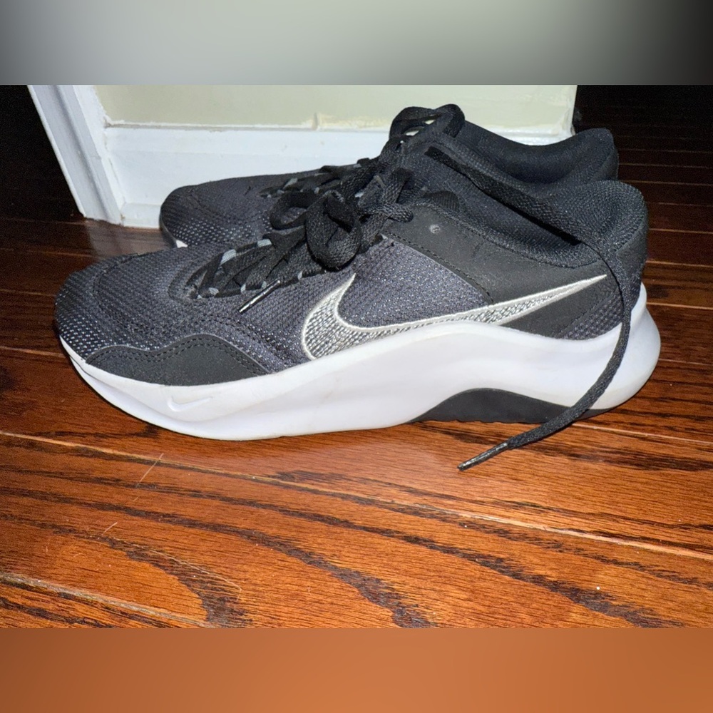 Mens NIKE LEGEND ESSENTIAL 2  Black/White/Iron Grey DM1120-001 Shoes